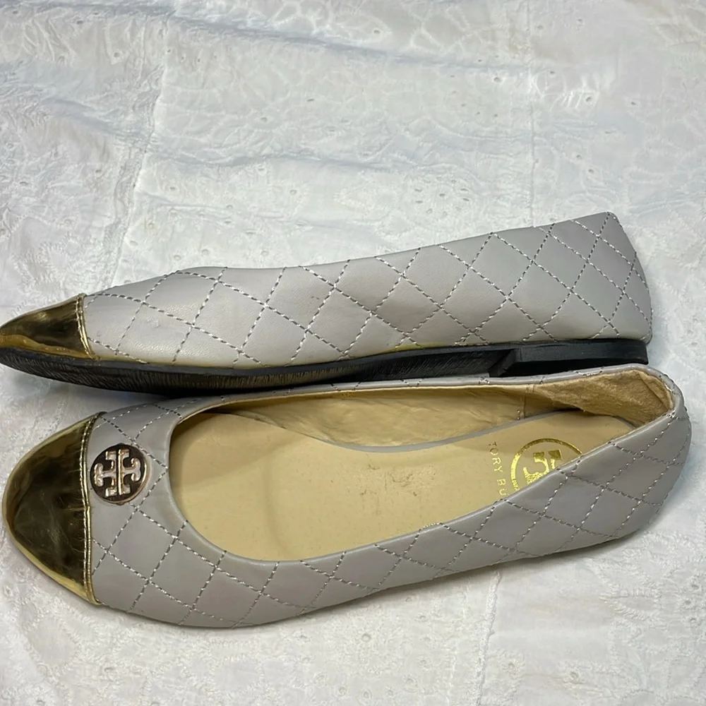 HP!! Tory Burch Gray & Gold Ballet Flats with Logo Medallion - Picture 5 of 12